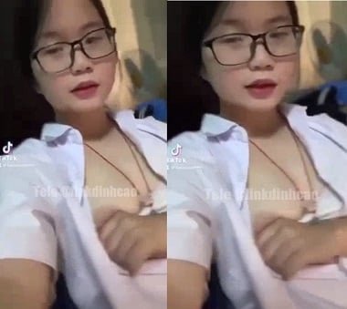 Đâm vào lồn đầy nước của nữ sinh