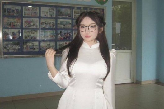 Em học sinh thèm khát tình dục muốn quan hệ với nhiều người